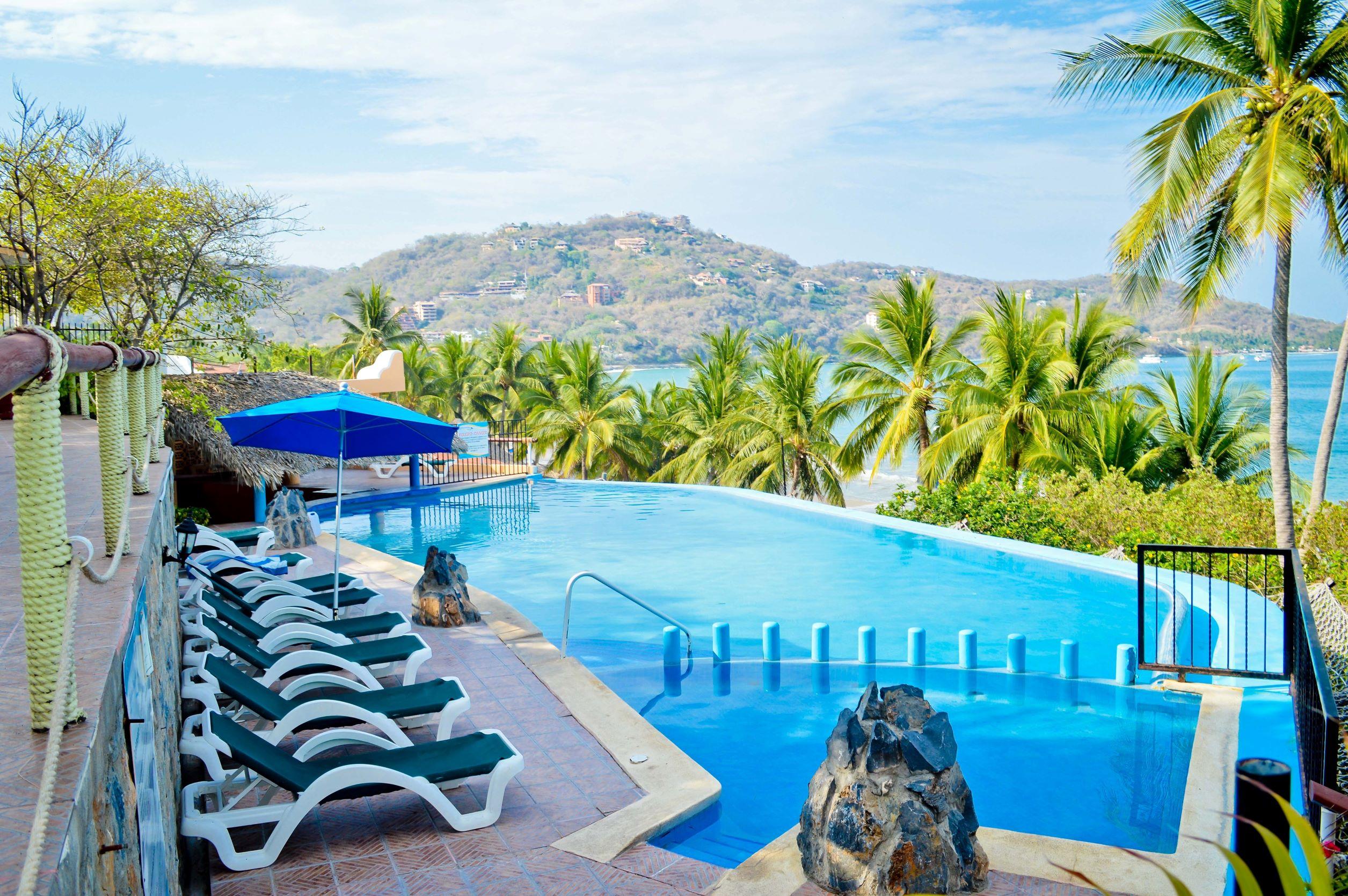 Hotel Catalina Beach Resort Zihuatanejo Bagian luar foto
