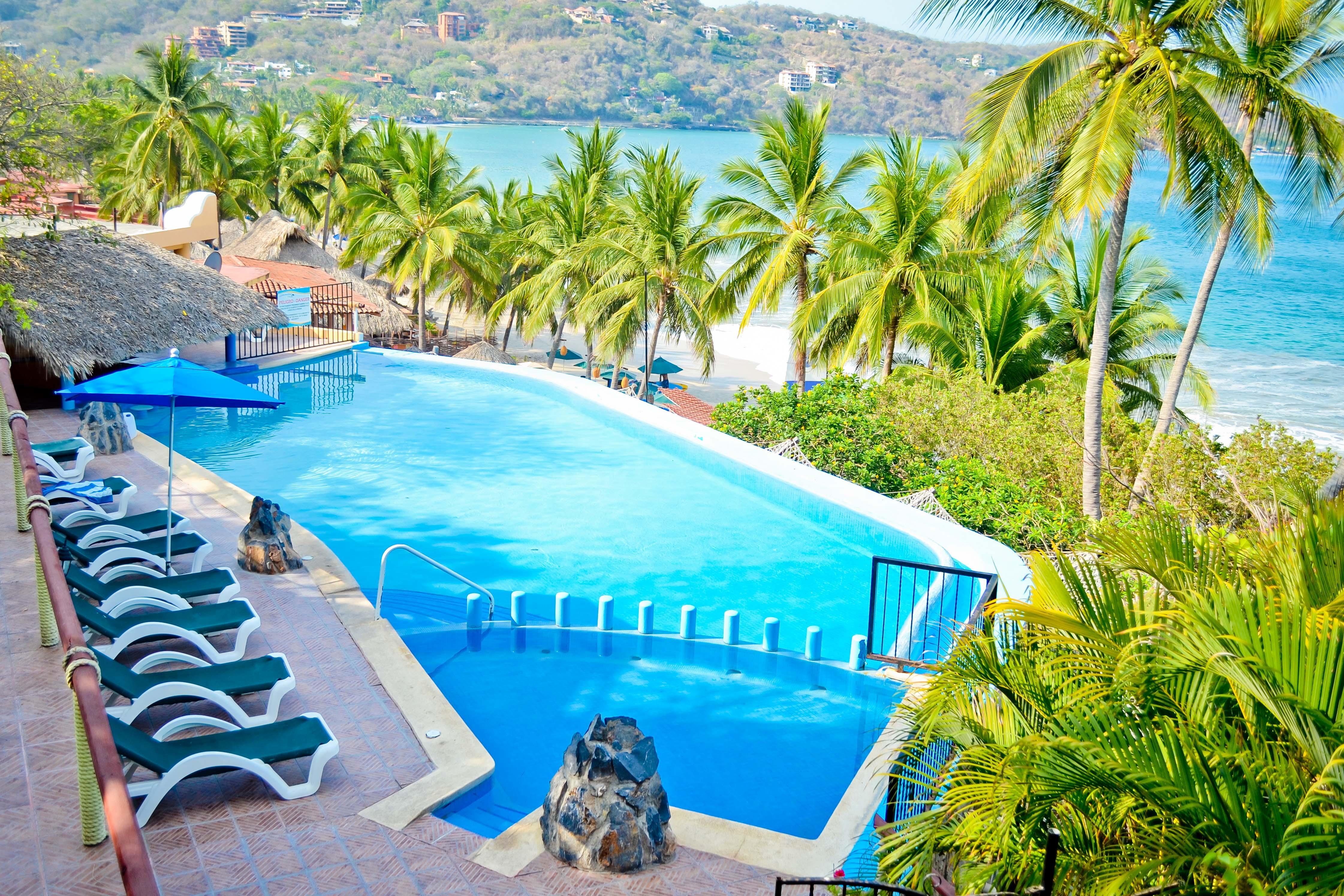 Hotel Catalina Beach Resort Zihuatanejo Bagian luar foto