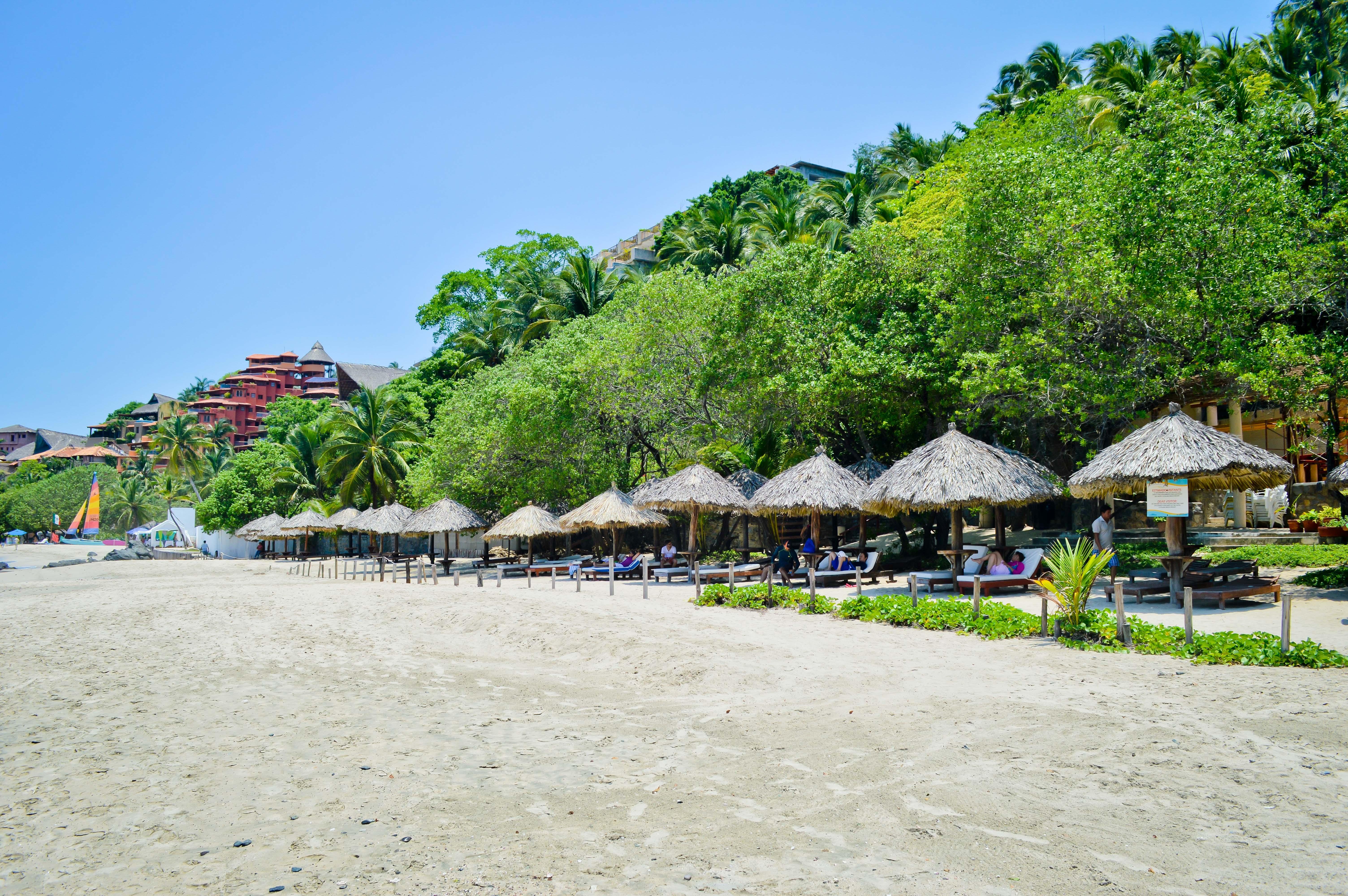 Hotel Catalina Beach Resort Zihuatanejo Bagian luar foto