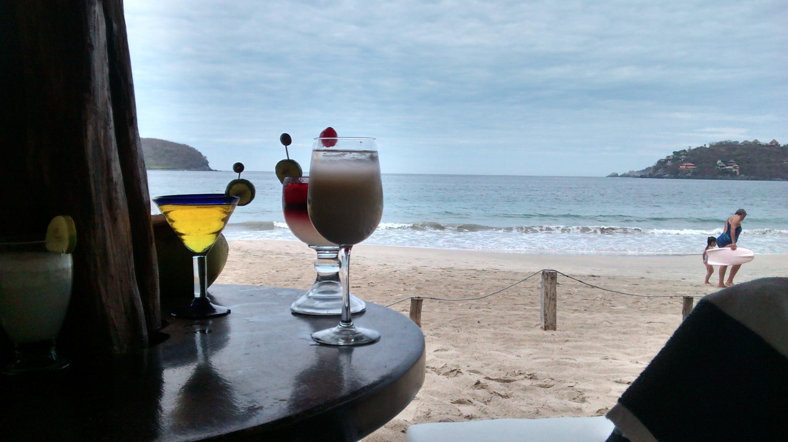 Hotel Catalina Beach Resort Zihuatanejo Bagian luar foto