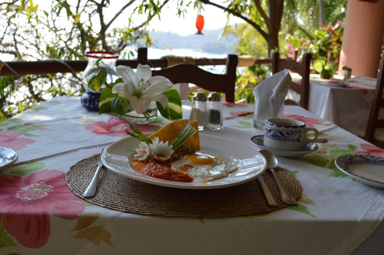 Hotel Catalina Beach Resort Zihuatanejo Bagian luar foto